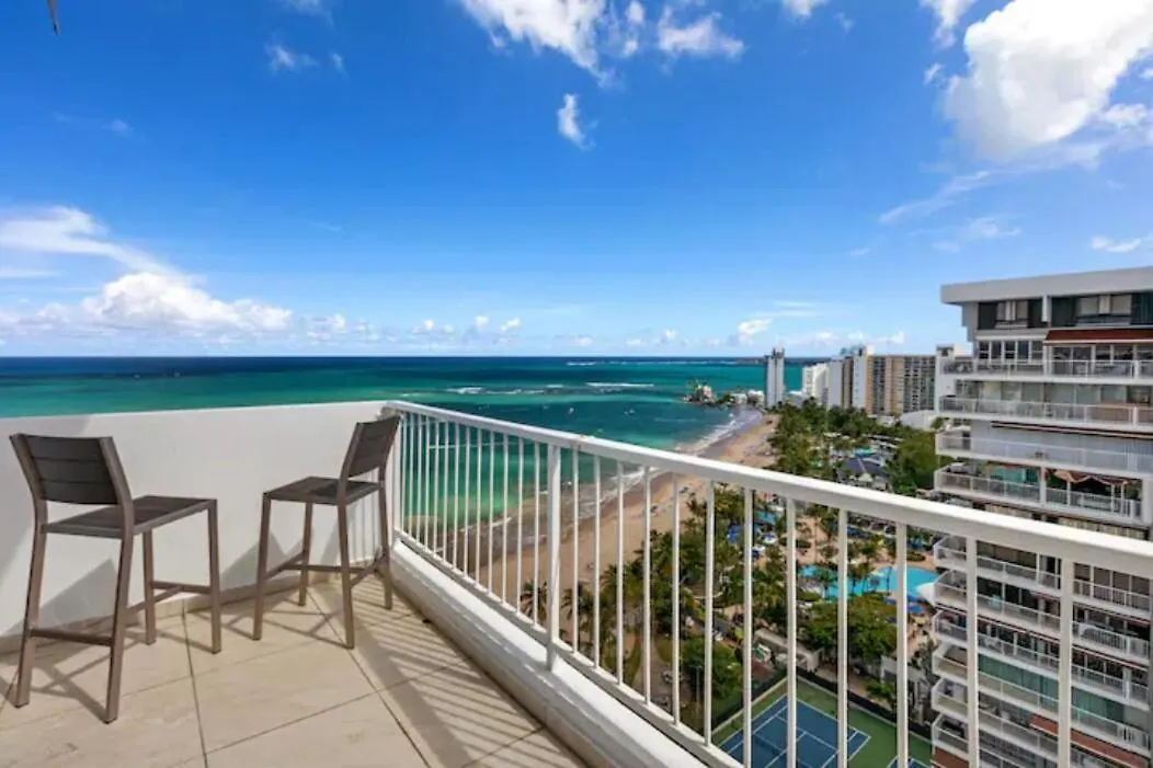Beachfront Retreat-Panoramic Sunrise Views-1 Parking Spot San Juan 0*,  Porto Rico