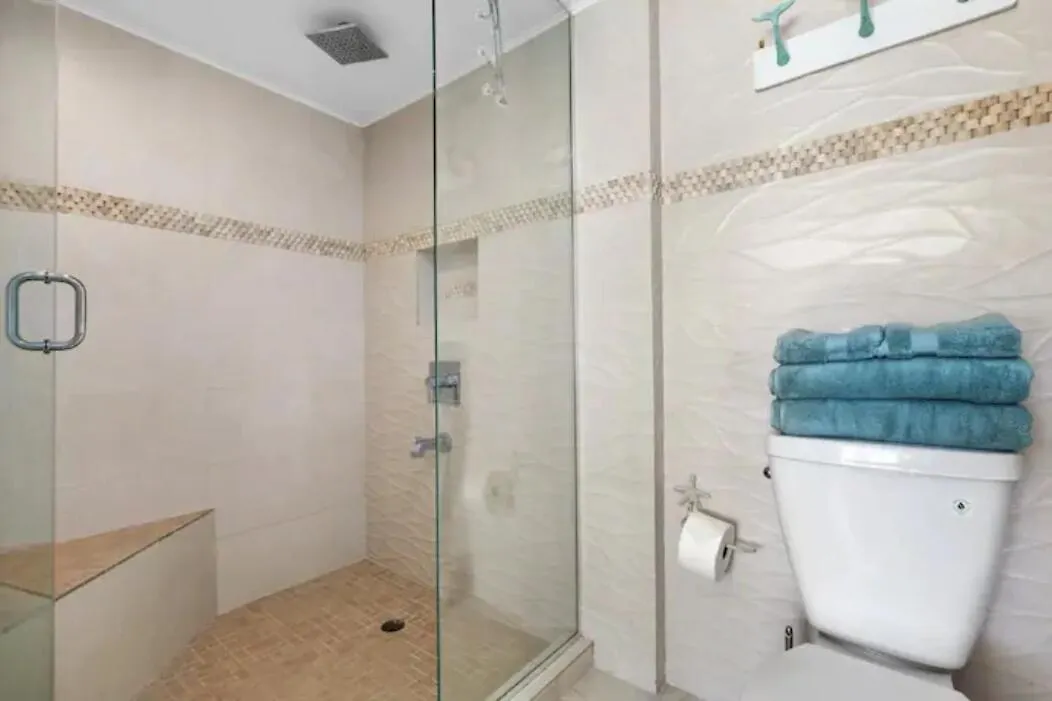 Beachfront Retreat-Panoramic Sunrise Views-1 Parking Spot サンジョアン 0*,  プエルトリコ
